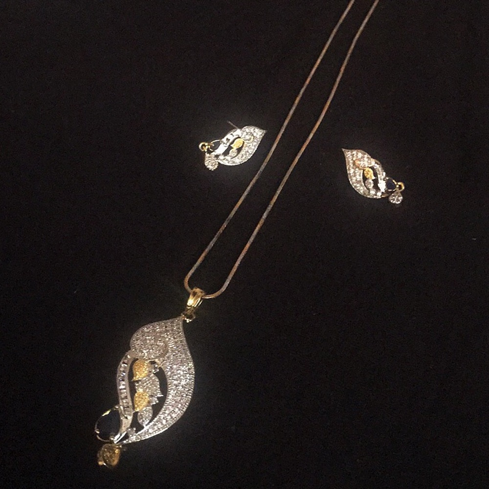 NEW SILVER AND GOLD MATCHING NECKLACE EARRING SET